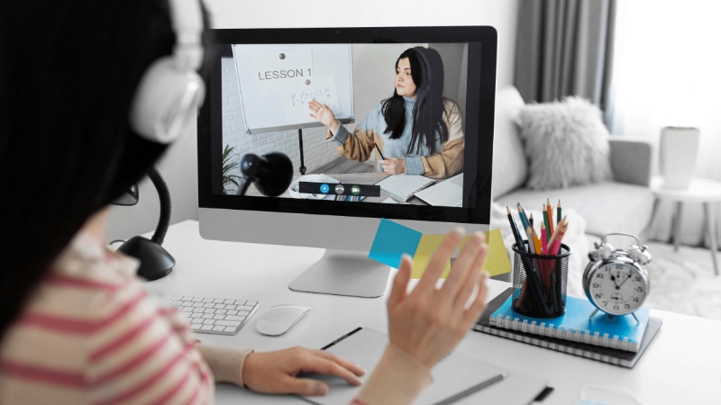 Top 8 powerful English-speaking online courses in 2022